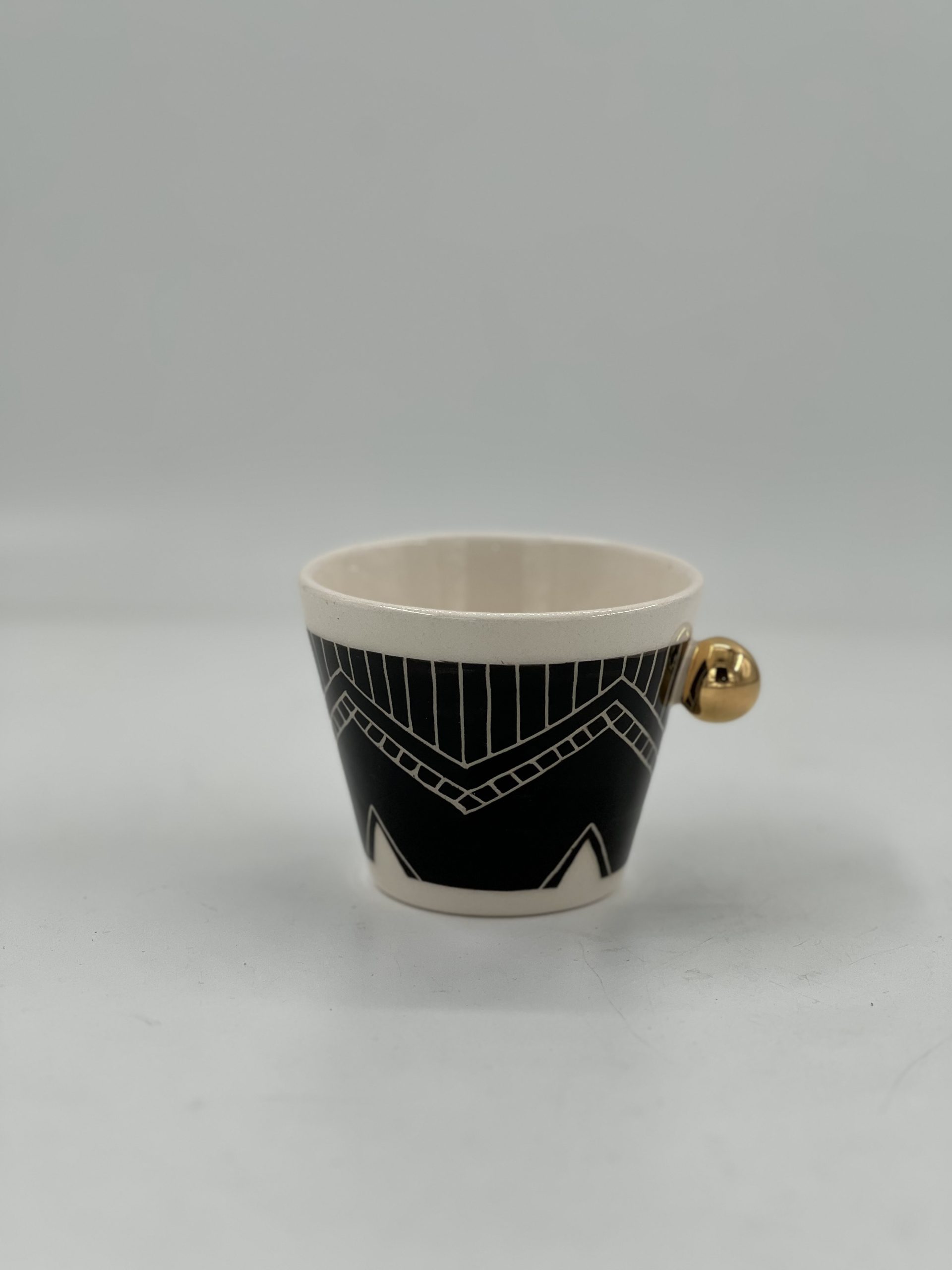 فنجان چایخوری سرامیکی طرح کوهستان سیاه مدلMC_62467 3 فنجان چایخوری سرامیکی طرح کوهستان سیاه مدلMC_62467